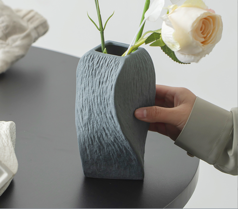 V888-ELOSUNG26189-202504171640-00 Grey Abstract Twisted Ceramic Vase - Artistic Minimalist Flower Holder for Home Decor (20x10x10cm) - Image 1