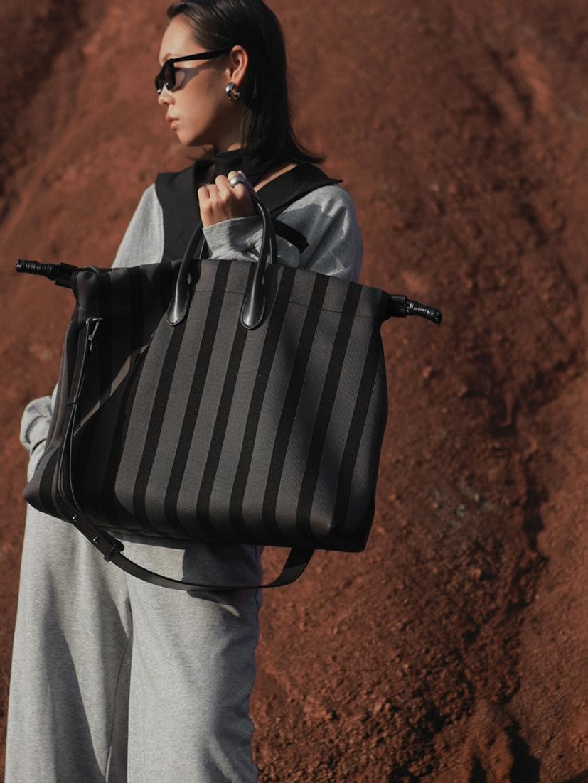 V888-ELOSUNG26823-202505151743-00 Large Capacity Canvas Tote Bag - Grey Stripes, Drawstring Top, Leather Handles - Image 1