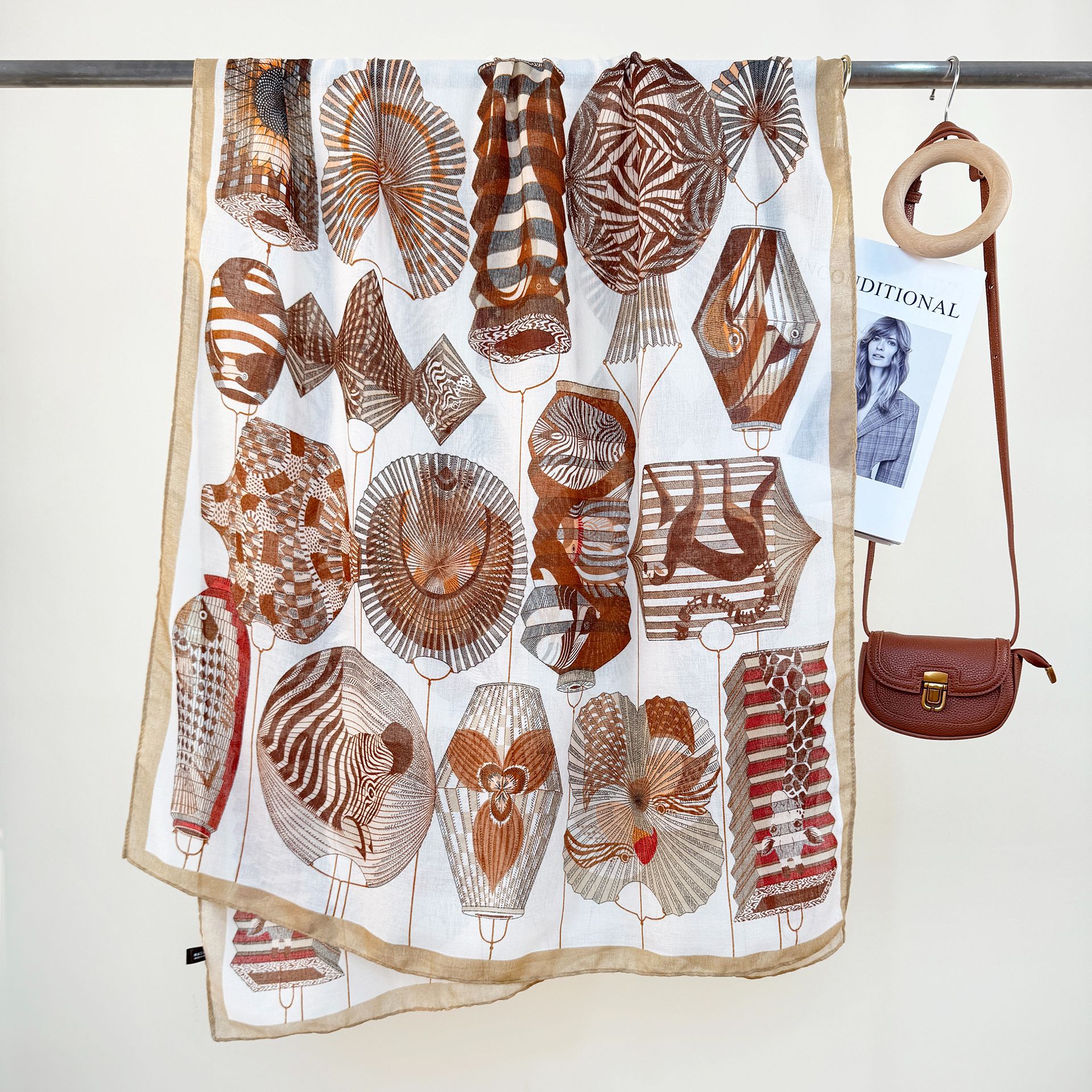 V888-ELOSUNG28376-202505131722-00 2-Piece Khaki Border Retro Lantern Print Scarf - Fashionable Niche Design for Women - Image 1