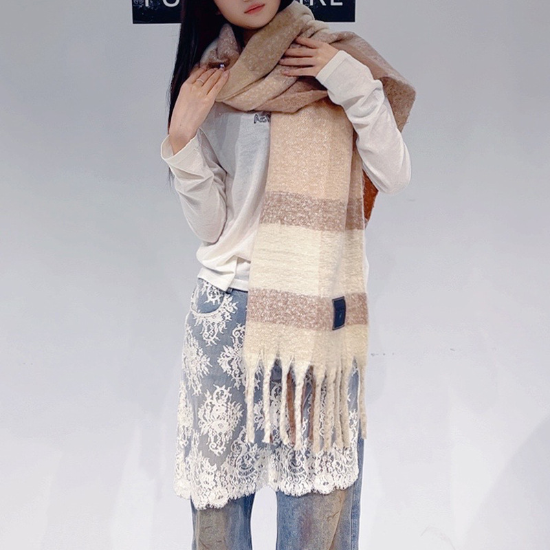 V888-ELOSUNG28397-202505131717-00 Khaki Classic Plaid Faux Cashmere Winter Scarf - Warm and Stylish 50 x 180 cm Design - Image 1