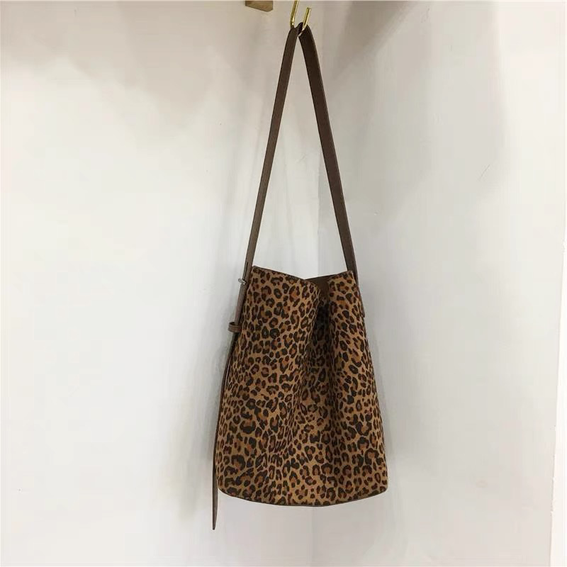 V888-ELOSUNG28575-202505151725-00 leopard Print Vintage Leopard Suede Bucket Bag for Women with Crossbody Strap - Image 1