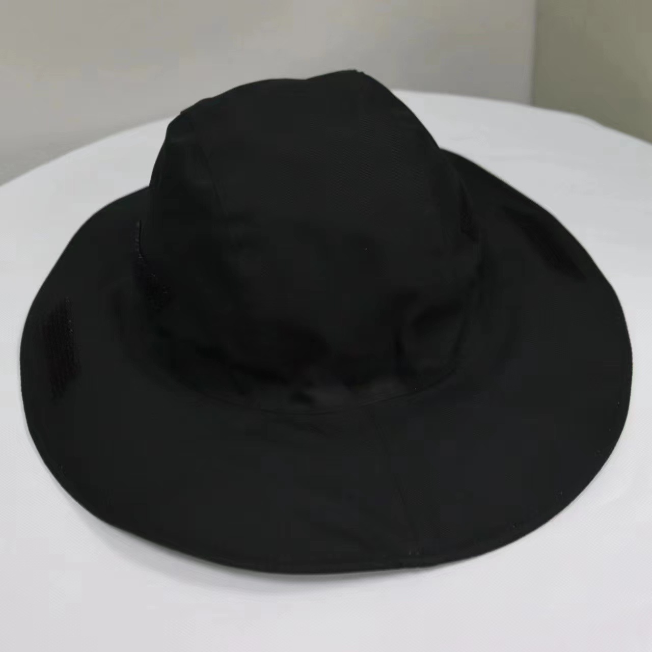 V888-ELOSUNG28620-202505151648-00 Black Autumn-Winter Waterproof Sun Hat with Fleece Lining and Wide Brim - Image 1