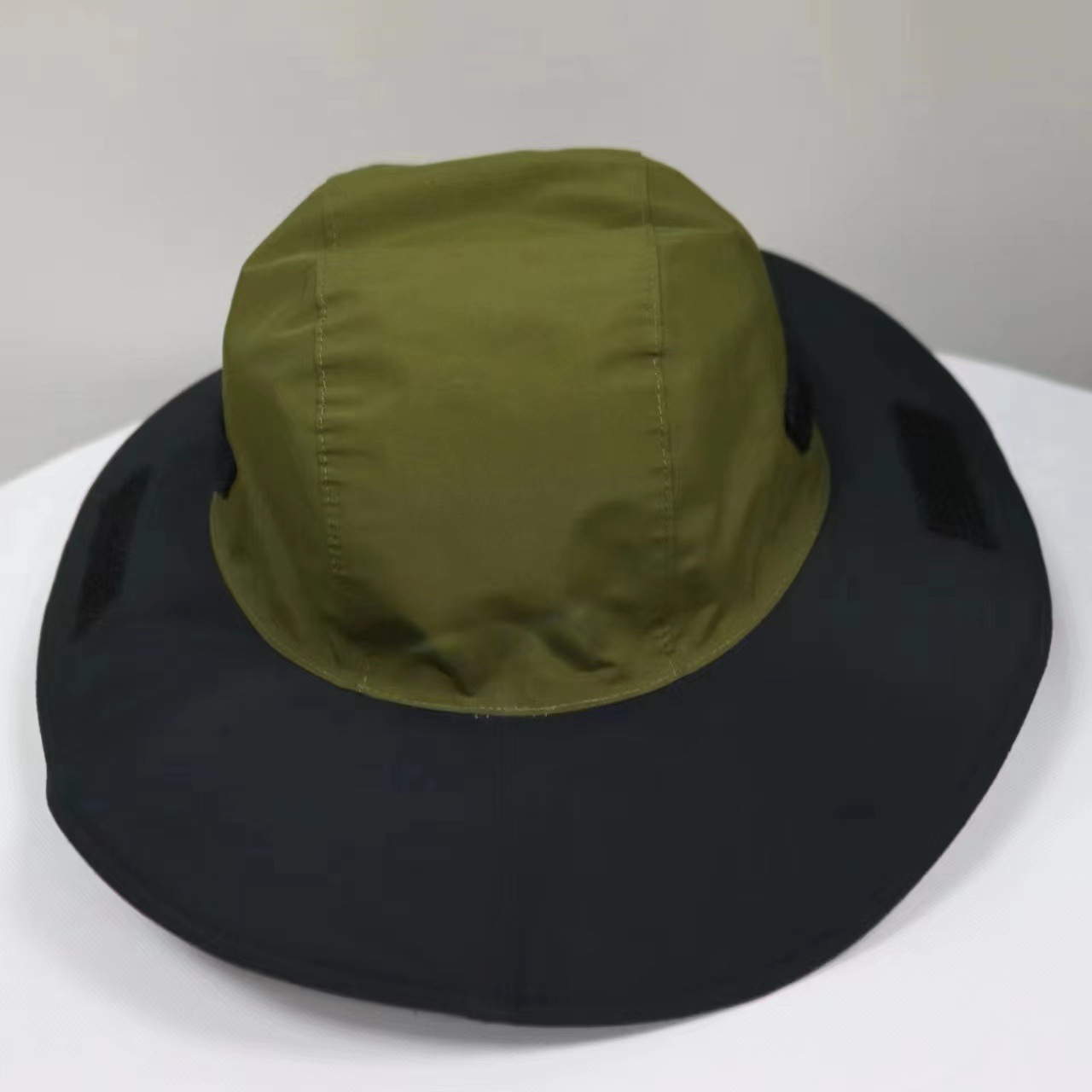 V888-ELOSUNG28652-202505191208-00 Dark Green Autumn-Winter Waterproof Sun Hat with Fleece Lining and Wide Brim - Image 1