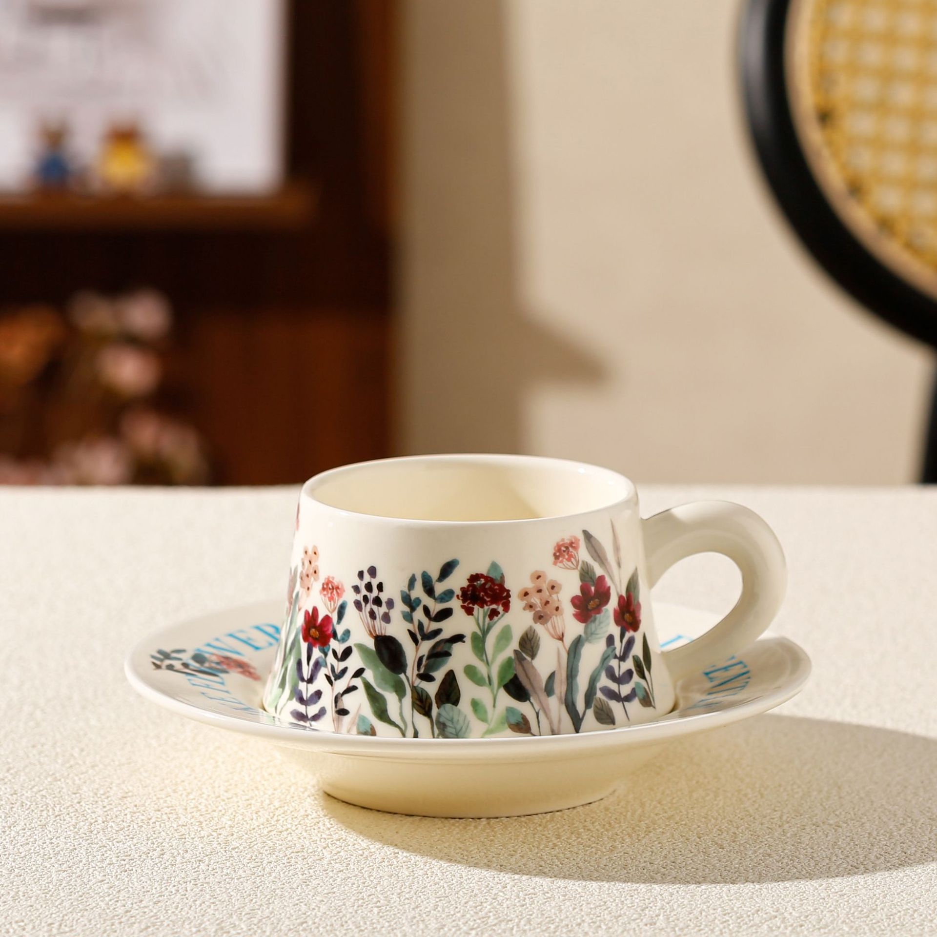 V888-ELOSUNG29156-202505231301-00 Vintage Floral Ceramic Coffee Cup & Saucer Set(White disc-green floral) - Image 1