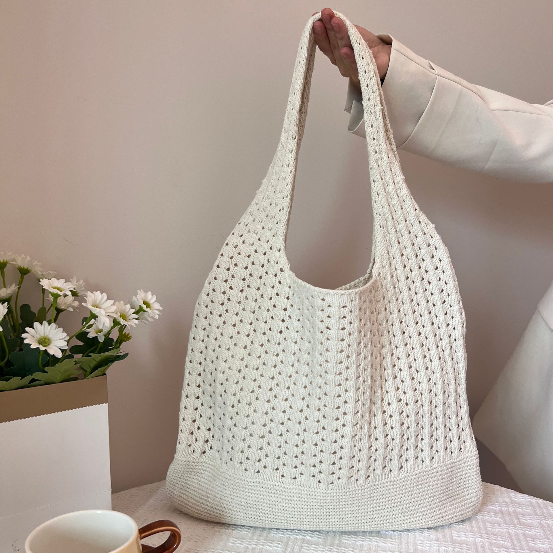 V888-ELOSUNG33321-202506190711-00 White Handwoven Knitted Tote Bag - Vintage Style Shoulder Bag - Image 1