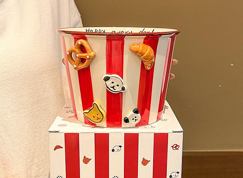 V888-ELOSUNG35438-202506301111-00 Charming Striped Ceramic Instant Noodle Bowl with 3D Accents & Happy every day!" Message(red)" - Image 1