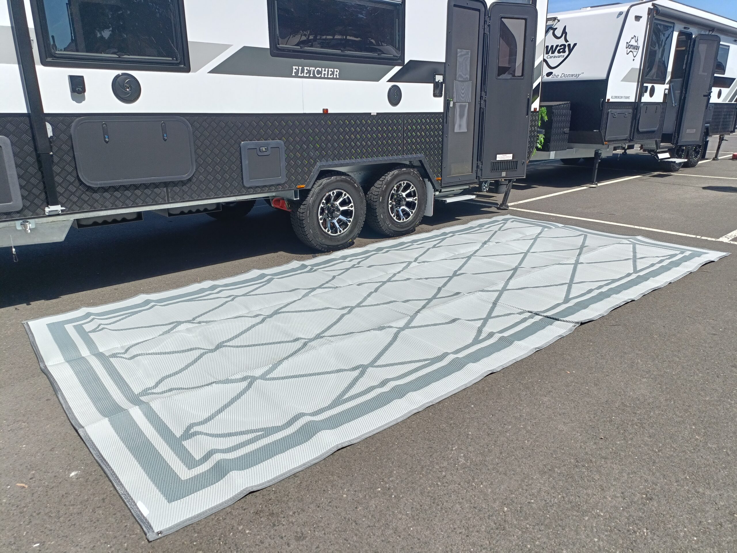 V941-DIAMOND3X2-211640-00 Diamond 3m x 2.4m recycled mat - Image 1