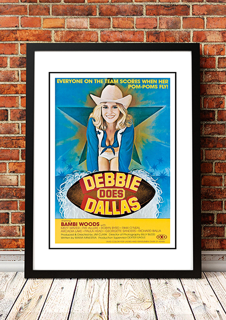 V967-CMP35-A2-202504140936-00 Debbie Does Dallas' Cult Movie Poster! - Framed A2 - Image 1