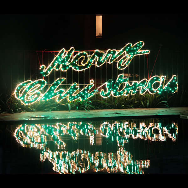 V1060-27060-202508141940-00 Samland 5.5m Merry Christmas Sign Led Rope Light Commercial - Image 1