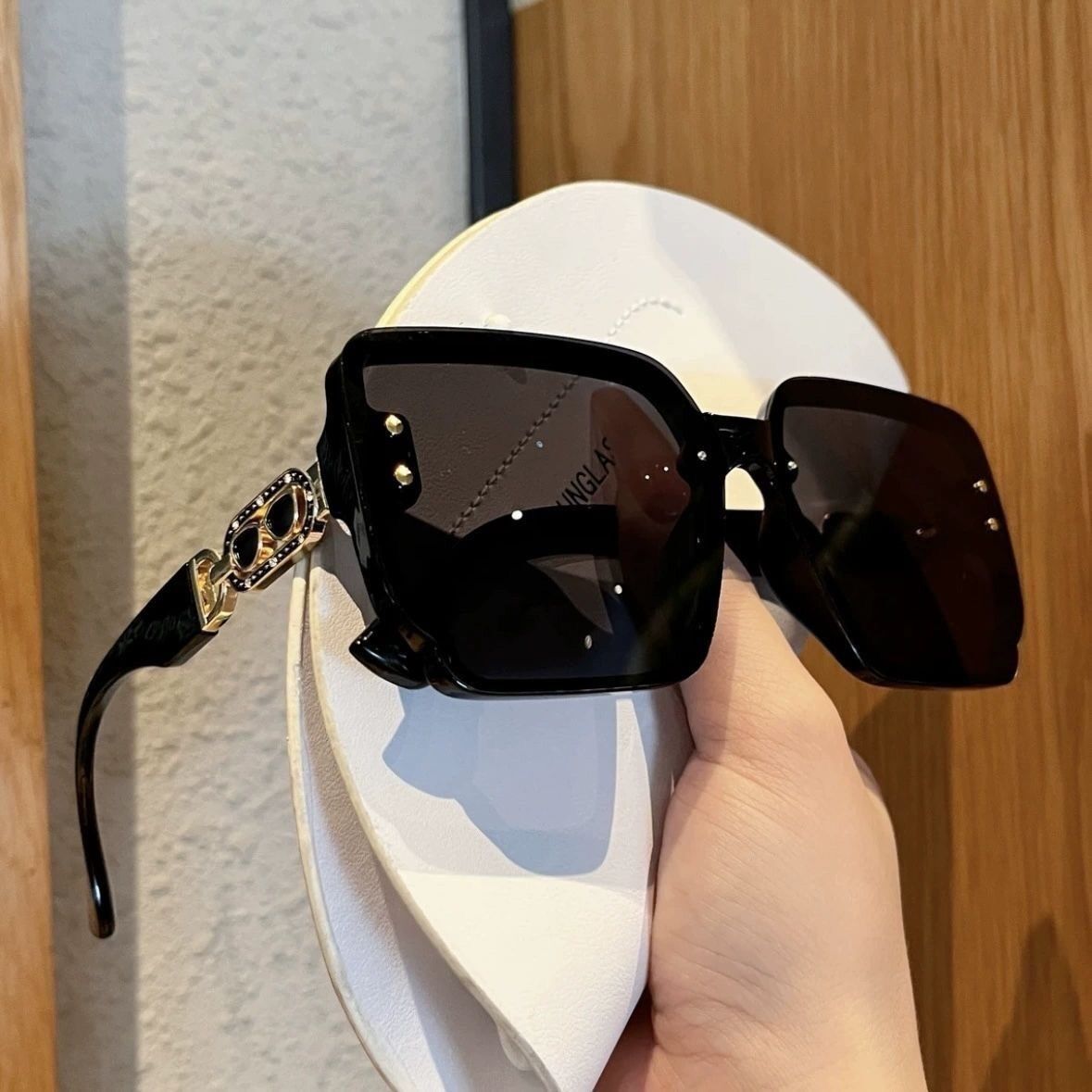 V1107-MJ004-BLACKGRAY-202509231834-00 UV400 protective sunglasses can protect against ultraviolet rays and easily control various wearing styles. Cross-border explosions are discounted in a limited time! - Image 1