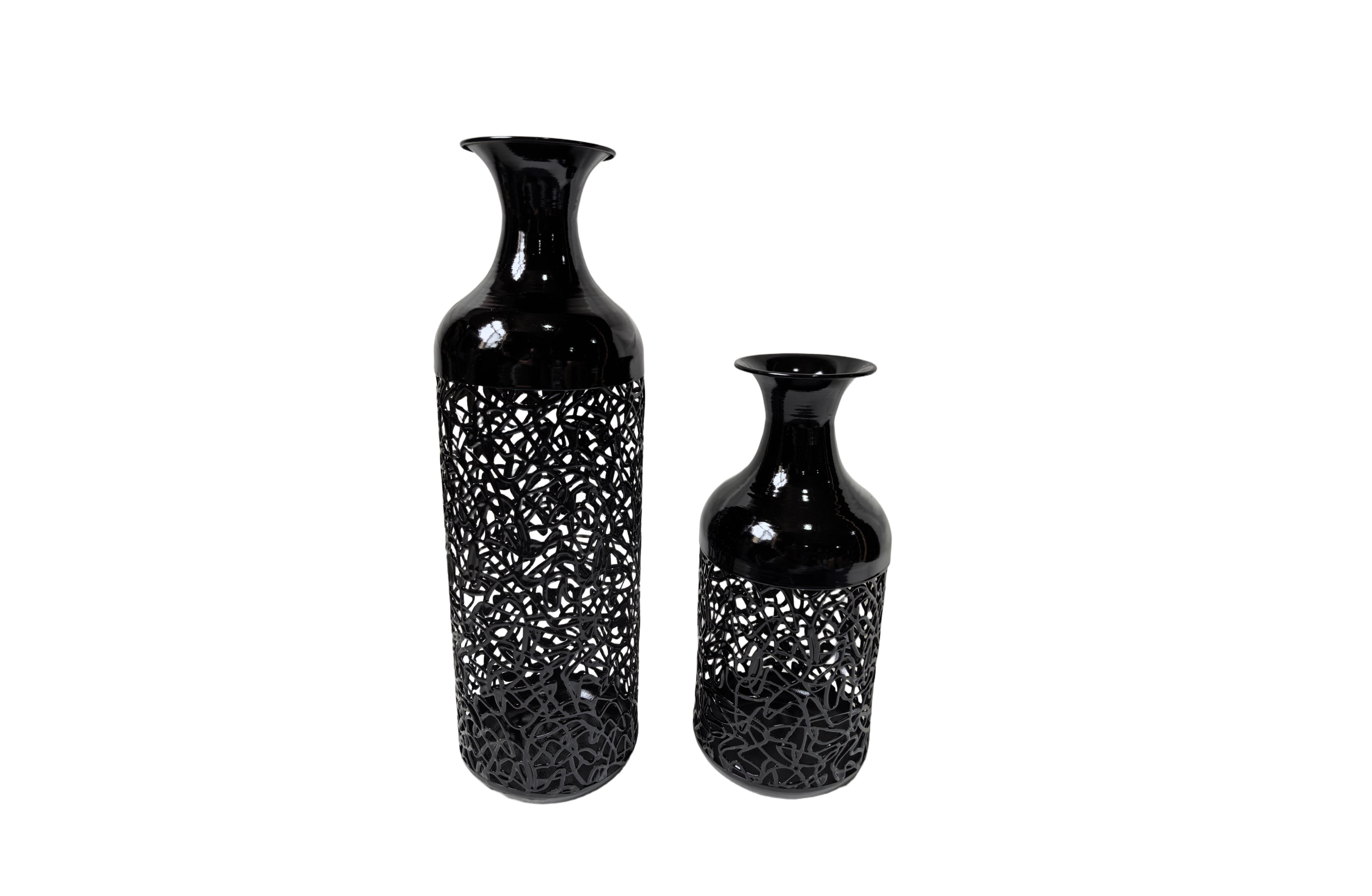 V292-HD-VASE-S-MAYA-BLACK-202508221615-00 Maya Vase - Small - Black - Image 1