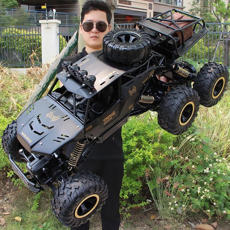 V562-A103897200ADE-202508281420-00 4wd Oversized Alloy Six Wheel Vehicle Rc Car - Black - Image 1