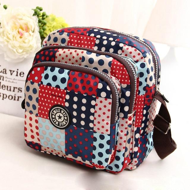 V562-F1039221110DBT-202508291130-00 Waterproof Nylon Multilayer Crossbody Bag For Women - Lattice Dot - Image 1