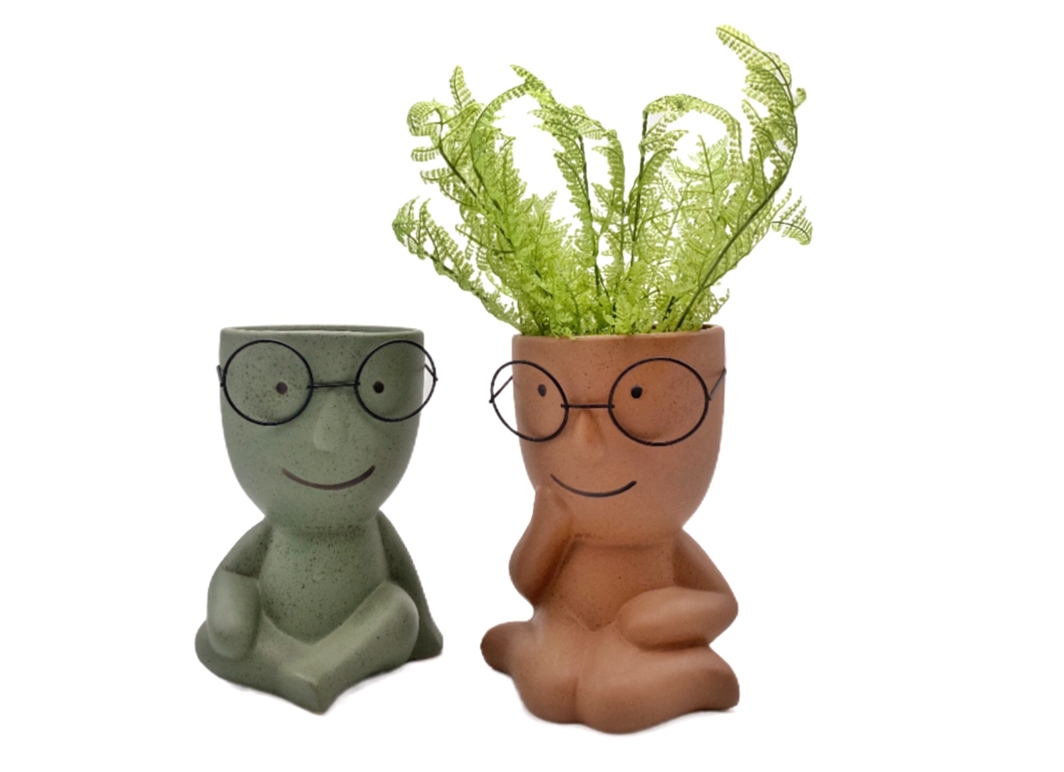 V637-CVA30953-202508251945-00 Set 2 Relaxing Man w Metal Glasses Assort 22cm - Image 1