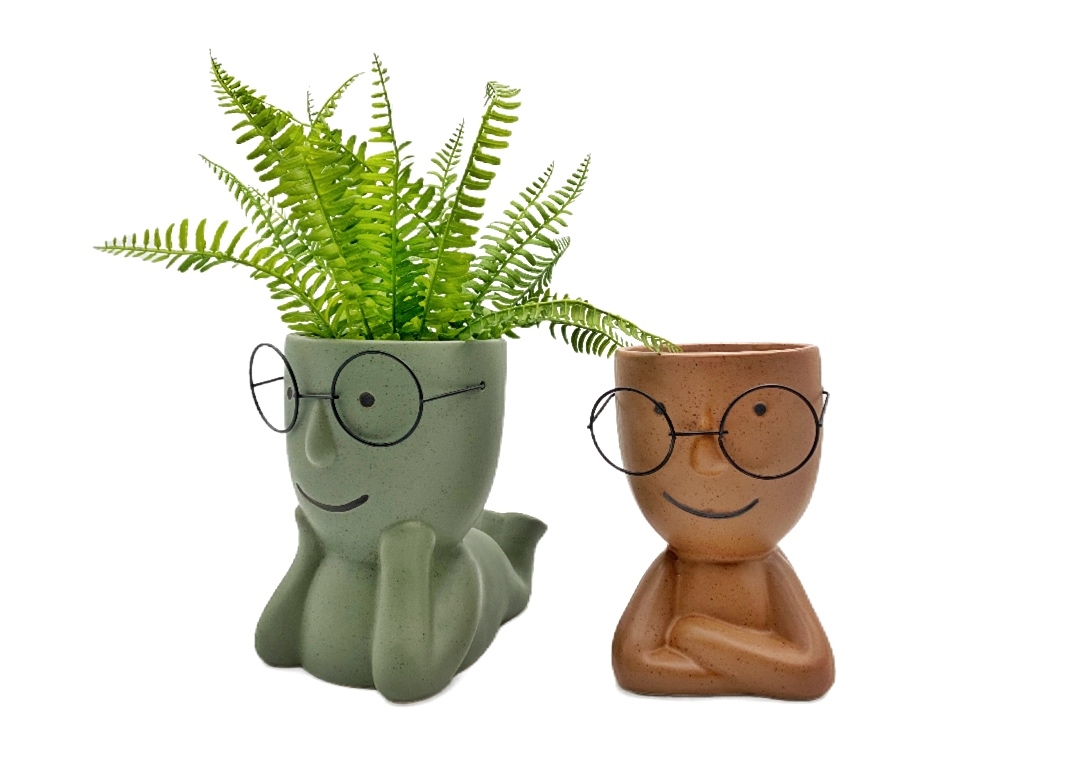 V637-CVA30954-202508251945-00 Set 2 Relaxing Man w Glasses Planters Assort 22cm - Image 1