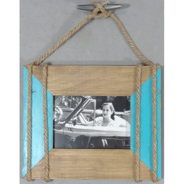 V637-WF-WOO-1063-202508260710-00 Hanging Single Photo Frame 38cm - Image 1