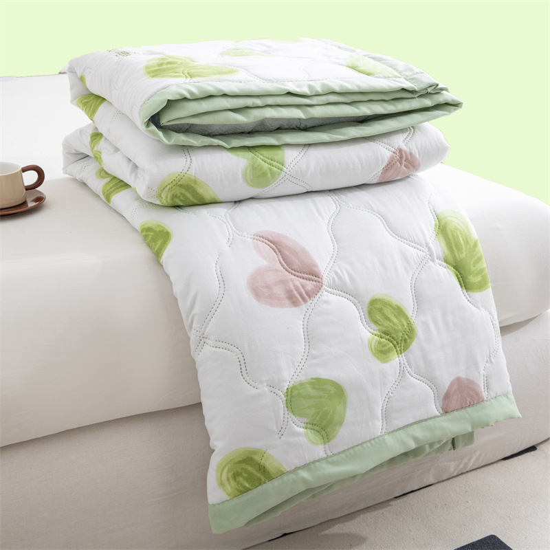 V888-ELOSUNG37056-202509220942-00 Lightweight Reversible Summer Quilt - Soft, Breathable & Machine Washable Comforter(150x200cm Full of Love) - Image 1